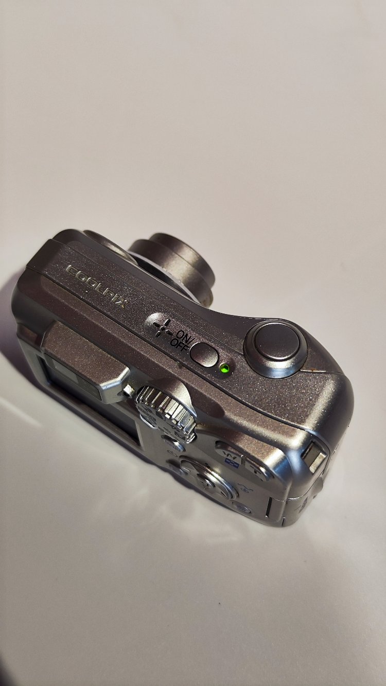 
Nikon Coolpix 2200 Dijital Fotoğraf Makinesi