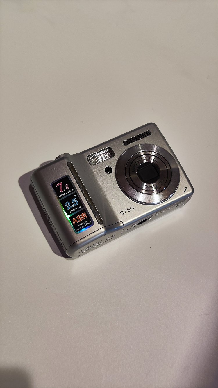 Samsung S750 Dijital Fotoğraf Makinesi