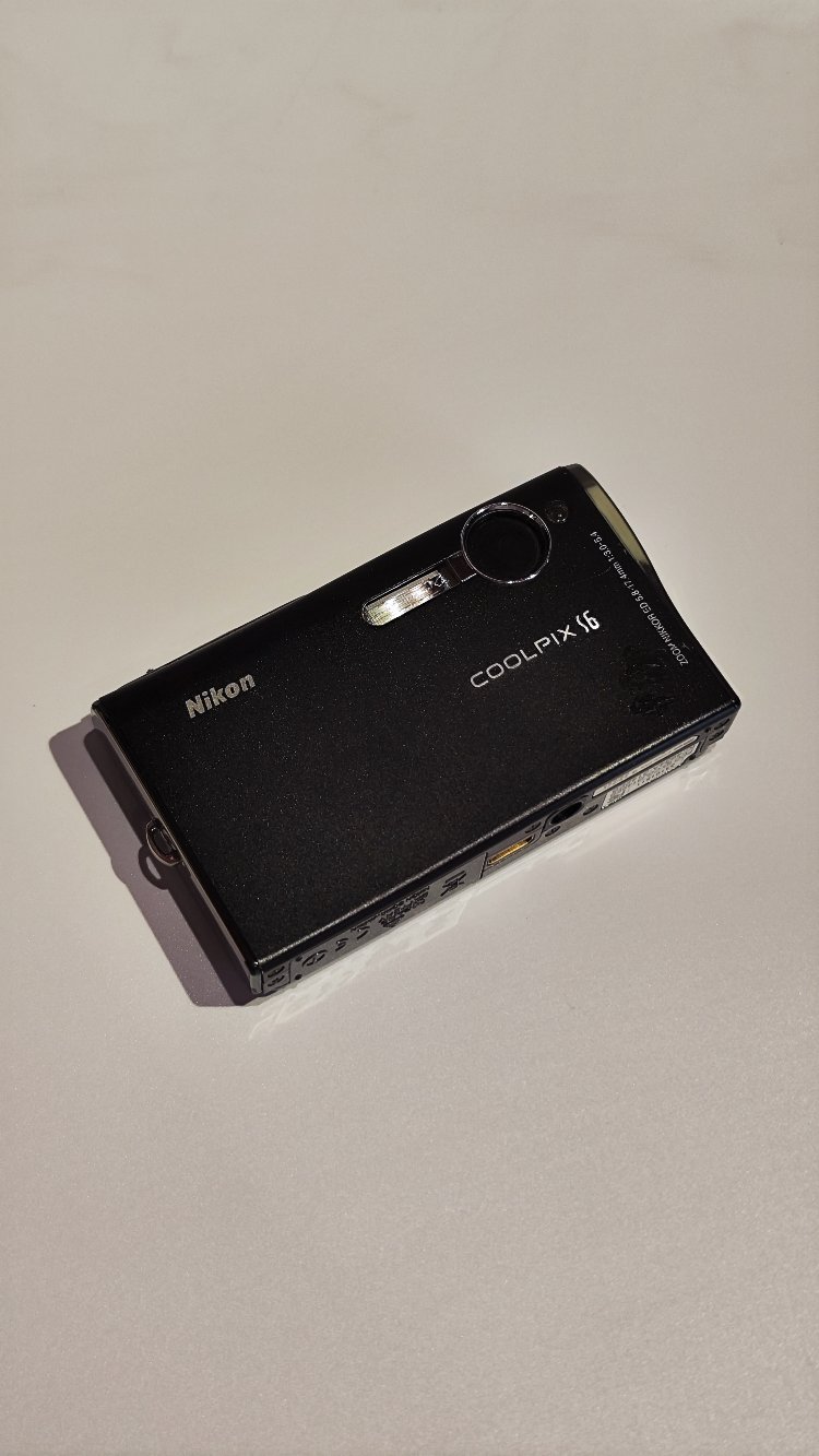 Nikon Coolpix S6 Dijital Fotoğraf Makinesi 