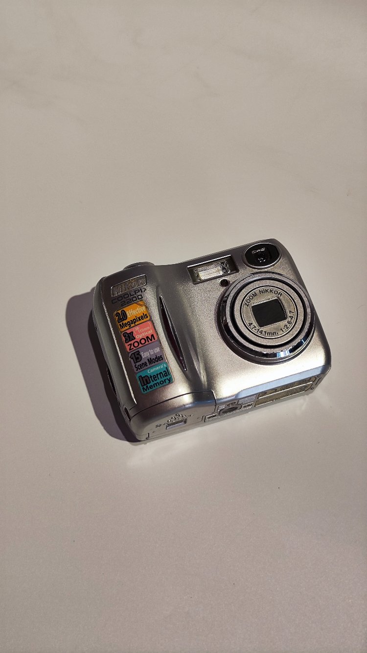 
Nikon Coolpix 2200 Dijital Fotoğraf Makinesi