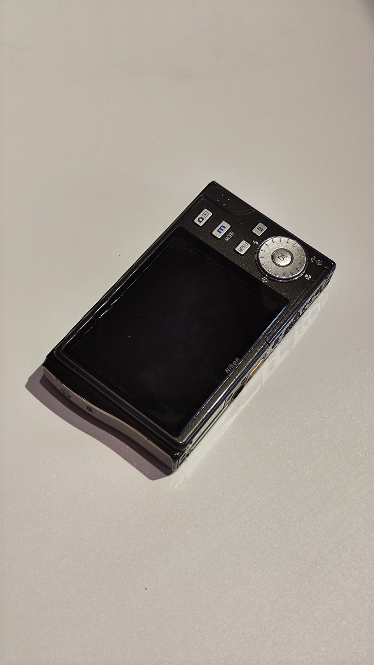 Nikon Coolpix S6 Dijital Fotoğraf Makinesi 