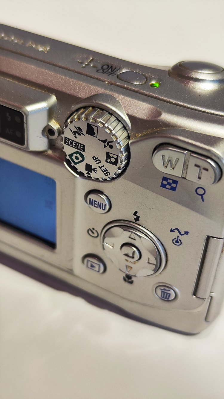 
Nikon Coolpix 2200 Dijital Fotoğraf Makinesi
