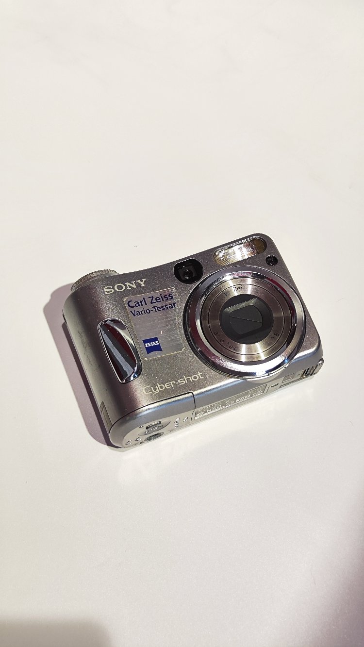 Sony DSC-S60 Dijital Fotoğraf Makinesi