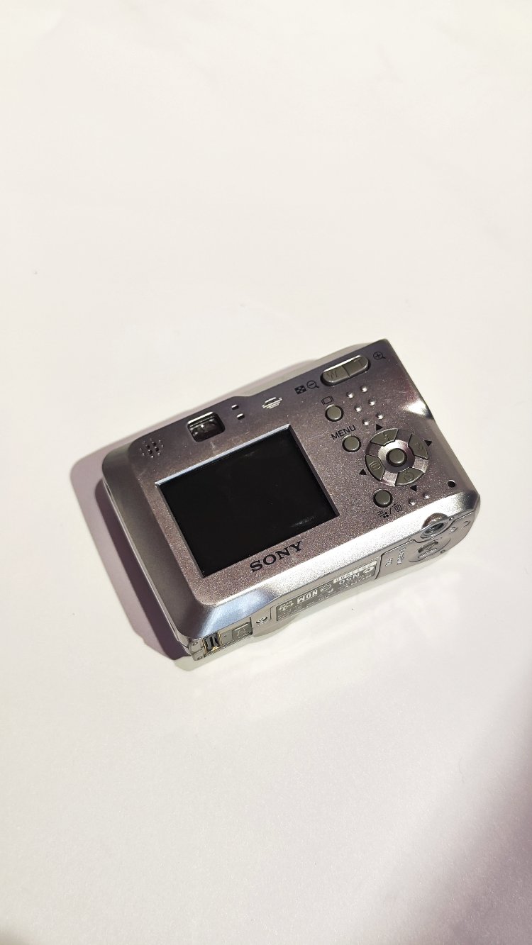 Sony DSC-S60 Dijital Fotoğraf Makinesi