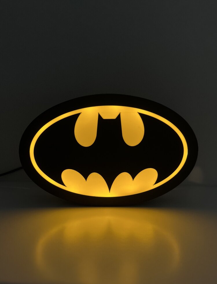 Batman Logolu Gece Lambası – Sarı LED Işıklı Masa Üstü Dekoratif Lamba 