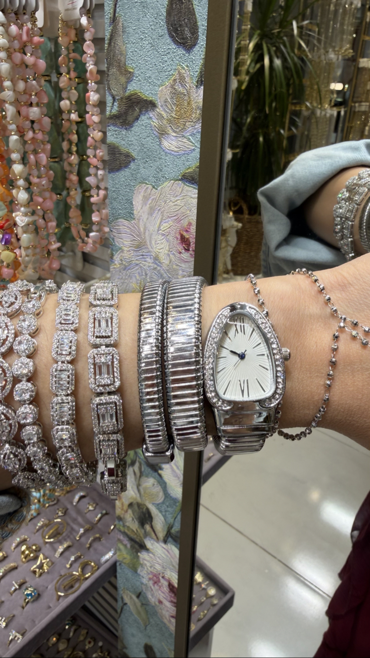 Silver renk beyaz taşlı saat 