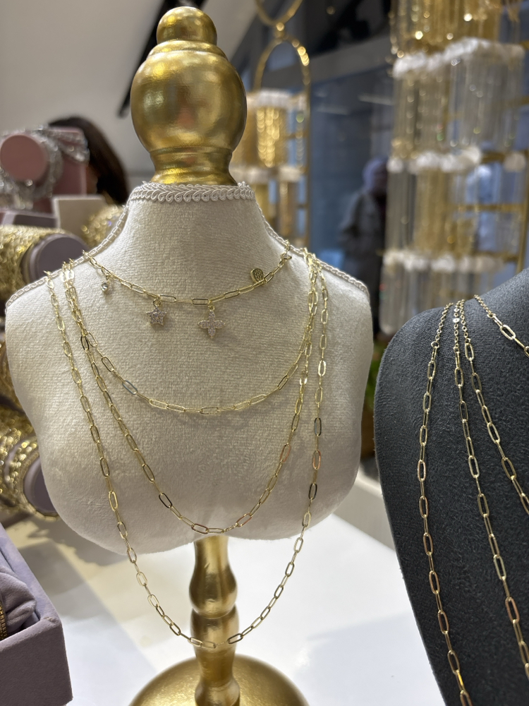 Yonca model charmlı 4 lü zincir kombin kolye