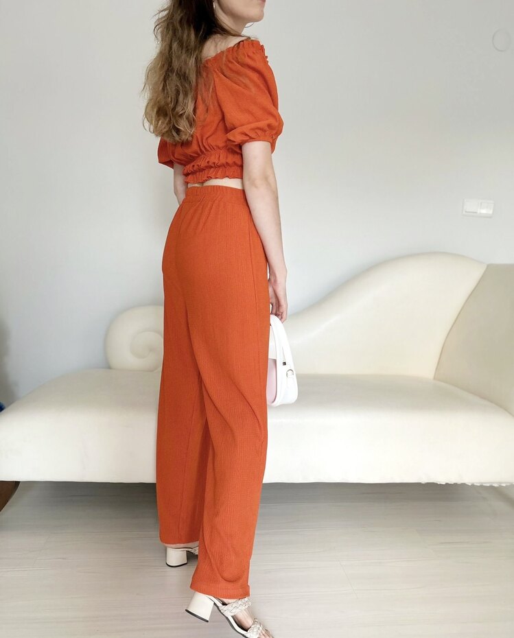 Önü büzgülü pantolonlu takım