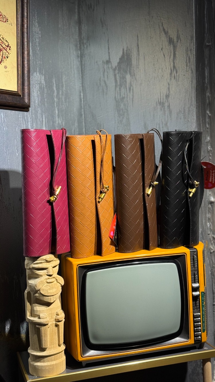BOTTEGA VENETA – Andiamo Clutch