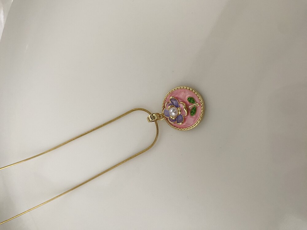 Gold Pembe Çiçek Çelik Kolye