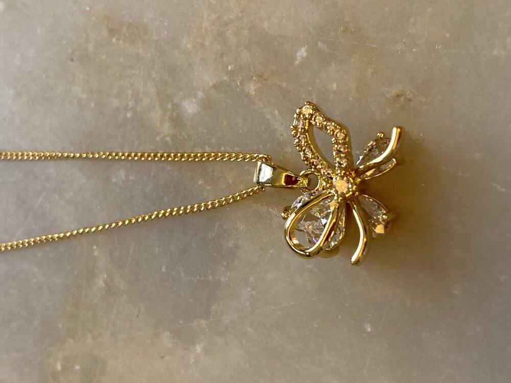 Gold Kelebek Çelik Kolye