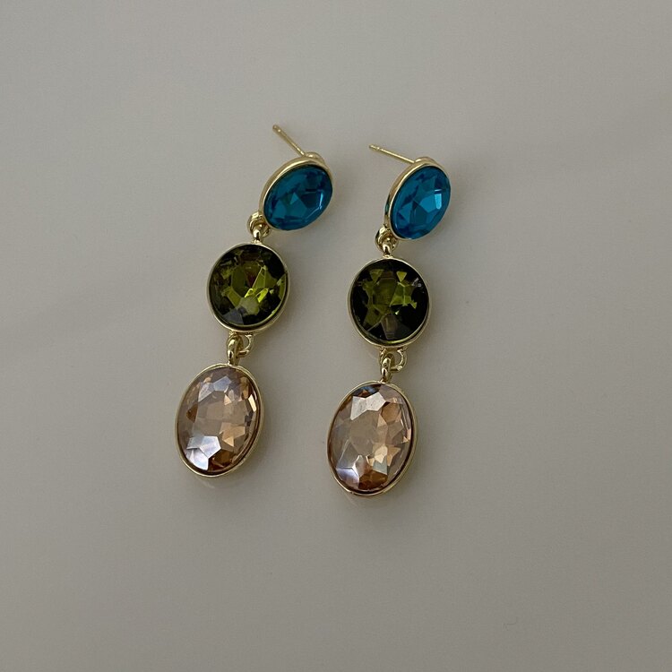 Gold Renkli Taşlı Y Küpe