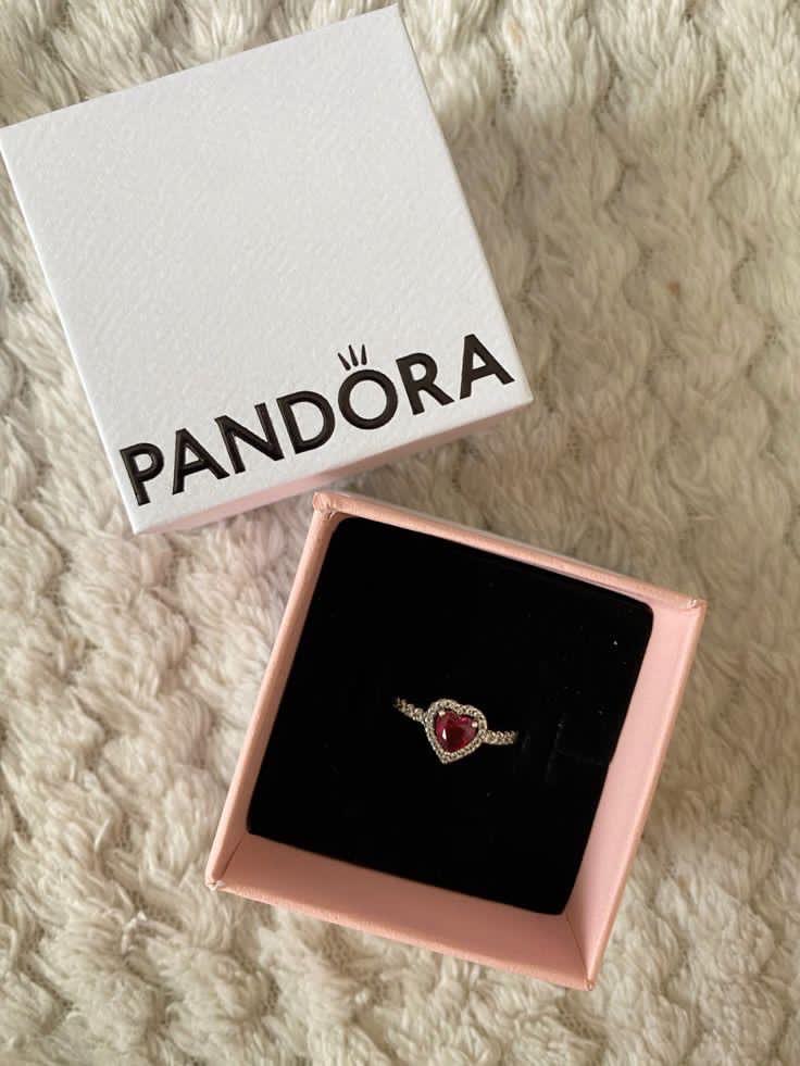 Pandora Taşlı Pembe Kalp Yüzük 