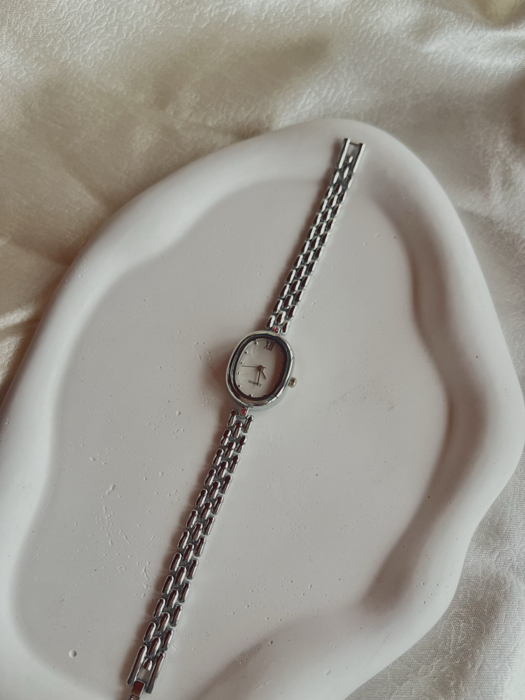 Oval Kadran Silver Kadın Saat