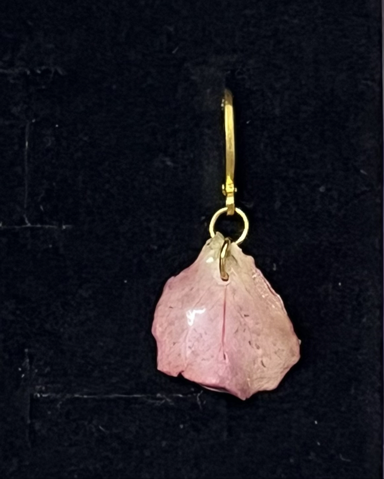 Pembe petal küpe