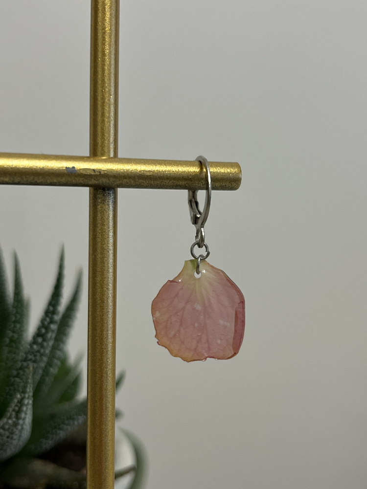 Pembe petal küpe