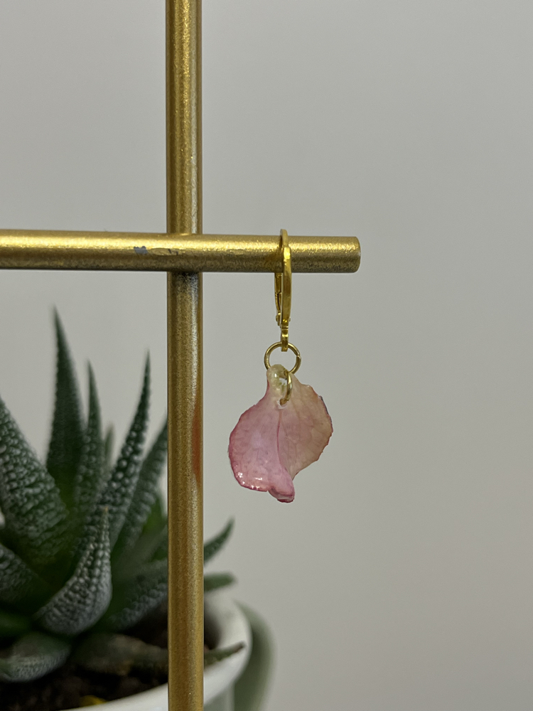 Pembe petal küpe