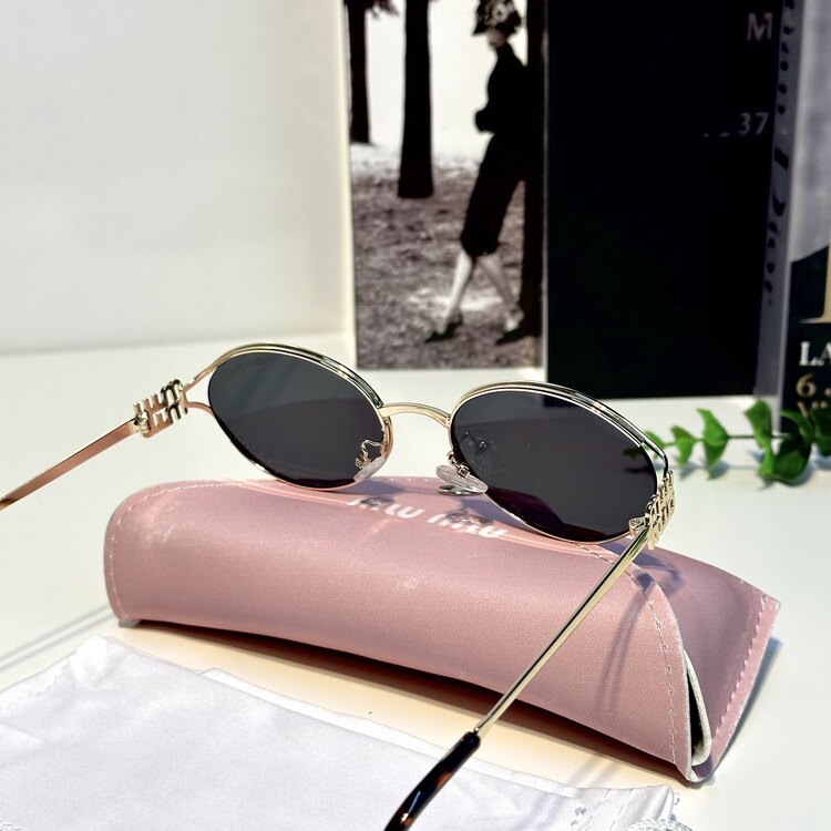 Miu Miu Siyah