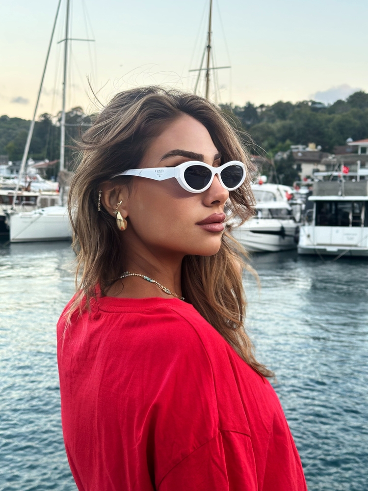 Prada cat beyaz
