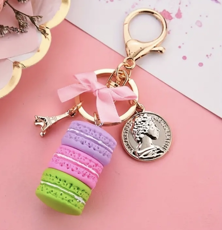 Pembe Fiyonk Şık Makaron Kek Anahtarlık