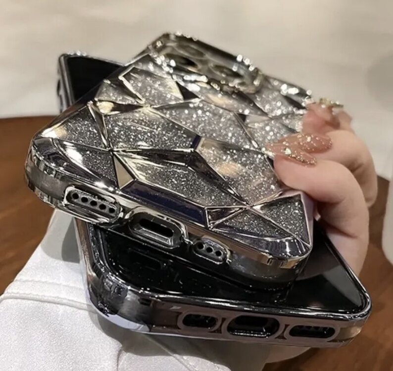 Iphone 15 Pro Max Elmas Detaylı Telefon Kılıfı