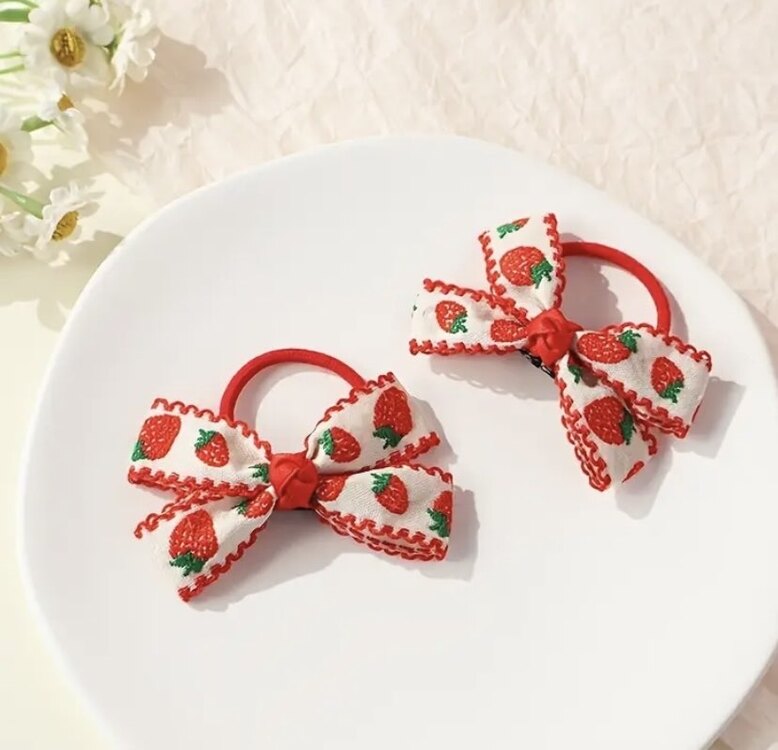 2 li paket Çilekli Saç Tokası