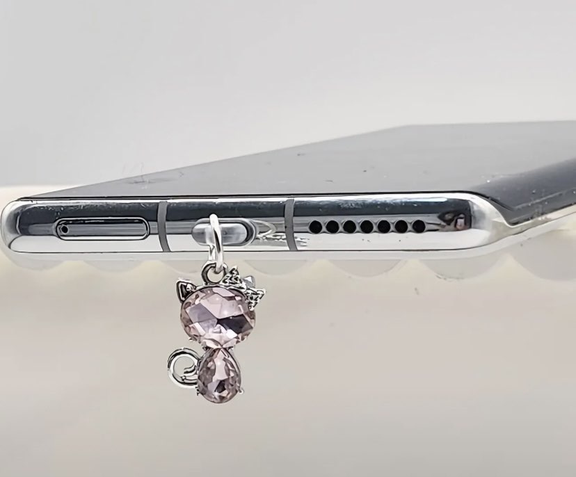 Telefon Toz Fişi Süslemesi