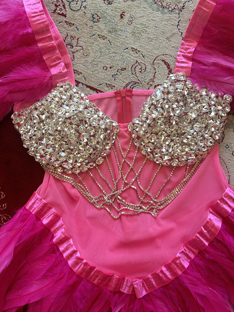 PEMBE TÜYLÜ VE TAŞLI BODYSUIT