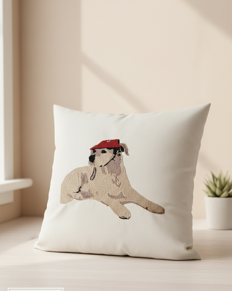 Şapkalı Köpek Nakışlı Dekoratif Kırlent Kılıfı