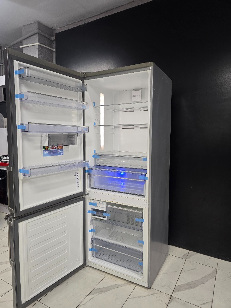 SIFIRLANMIŞ BEKO 520 LT INOX KOMBİ TİPİ NOFROST BUZDOLABI