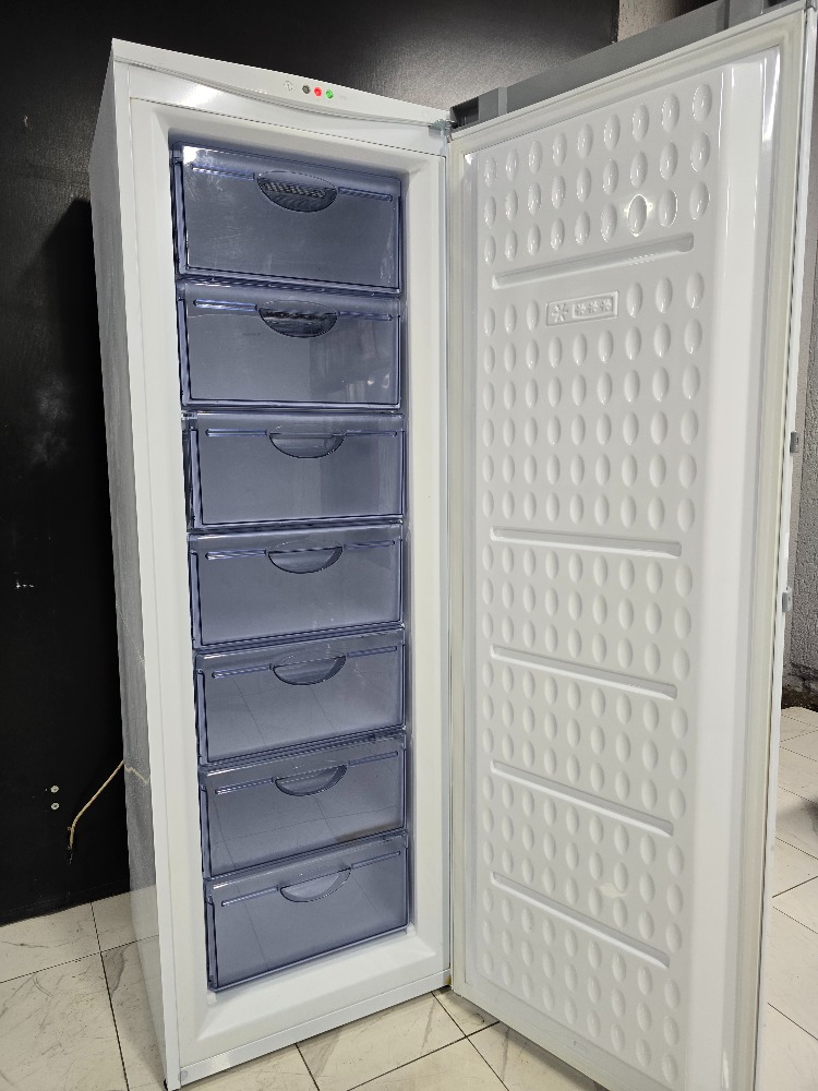 SIFIRLANMIŞ UĞUR 258 LT 7 BÖLMELİ DİKEY DERİN DONDURUCU