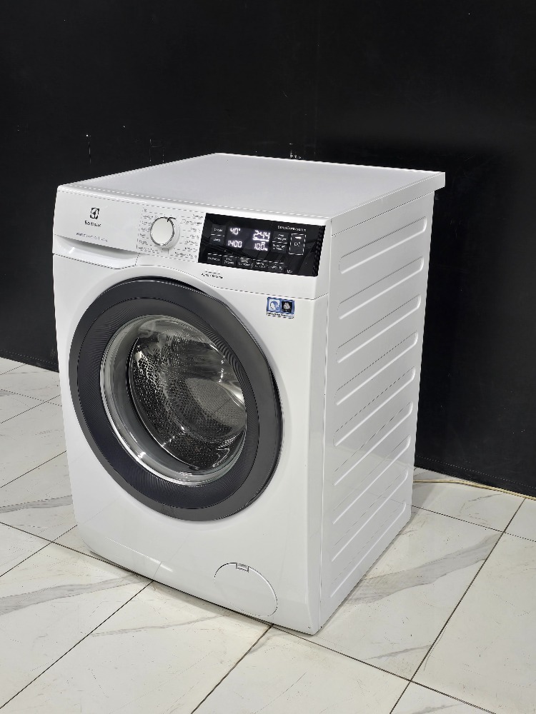 2. EL ELEKTROLUX A+++ 10 KG 1400 DEVİR ÇAMAŞIR MAKİNESİ