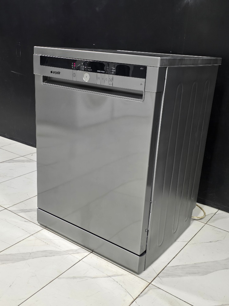 SIFIRLANMIŞ ARÇELİK PYANO SERİ GRİ 4 PROGRAMLI BULAŞIK MAKİNESİ