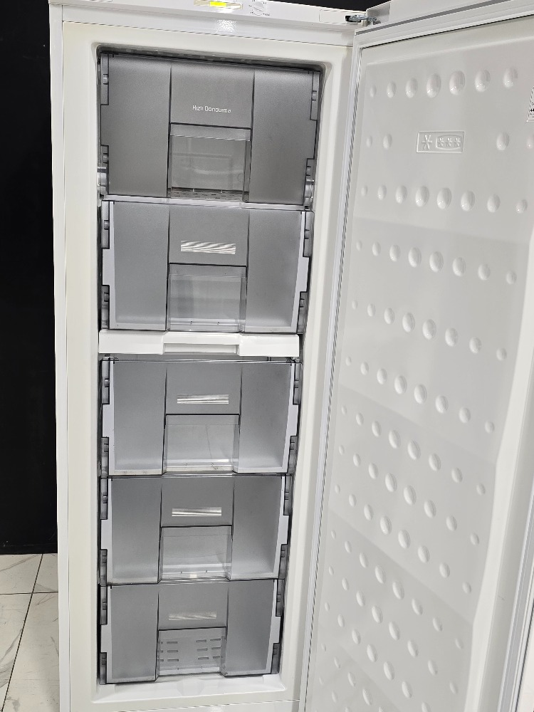 SIFIRLANMIŞ ARÇELİK 210 LT 5 BÖLMELİ DİKEY DERİN DONDURUCU