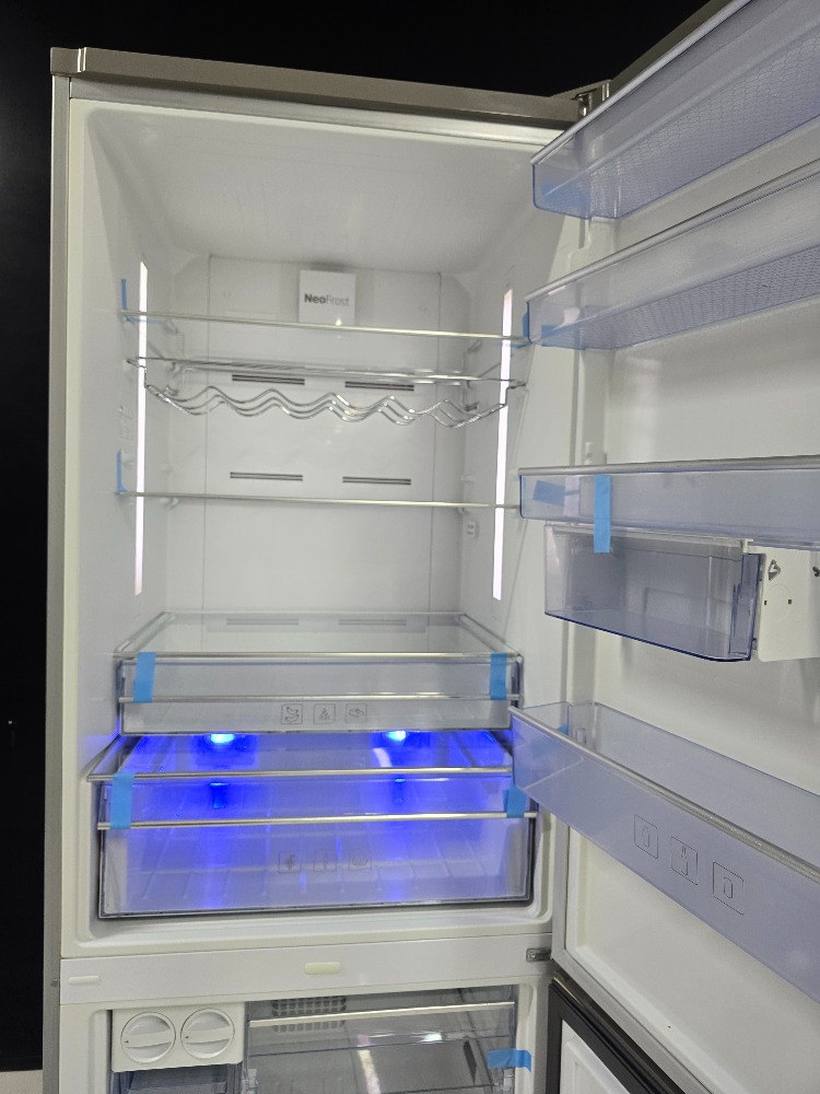 SIFIRLANMIŞ BEKO 520 LT  INOX KOMBİ TİPİ NOFROST BUZDOLABI