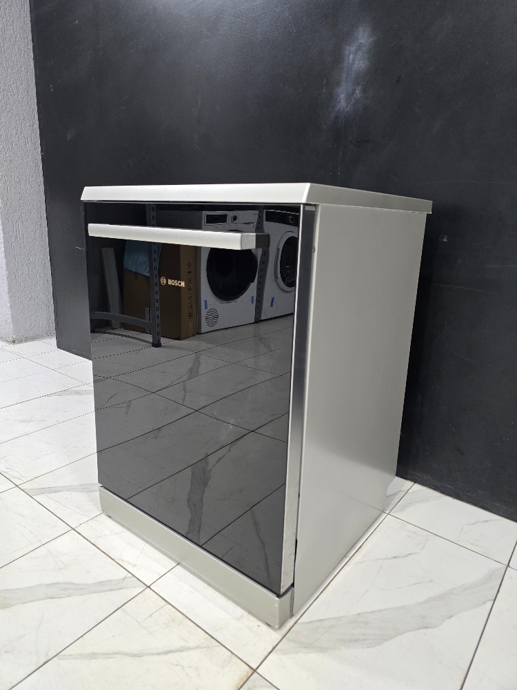 BOSCH SUPERSILENCE 6 PROGRAMLI 3 SEPETLİ SİYAH CAM BULAŞIK MAKİNESİ