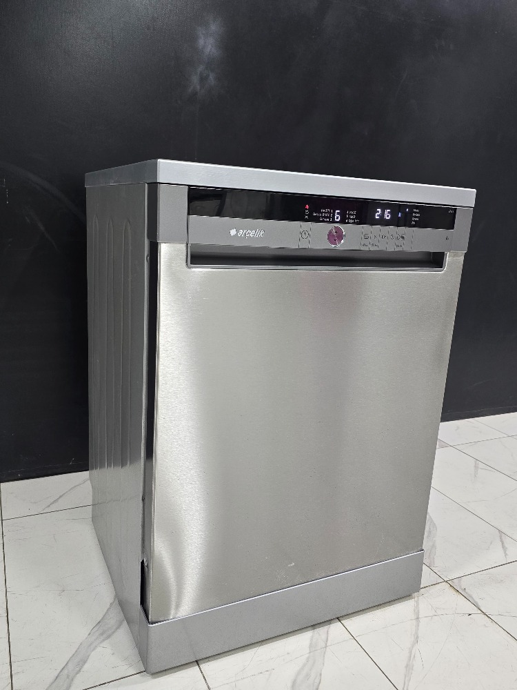 SIFIRLANMIŞ ARÇELİK INOX PIYANO SERİ 6 PROGRAMLI BULAŞIK MAKİNESİ