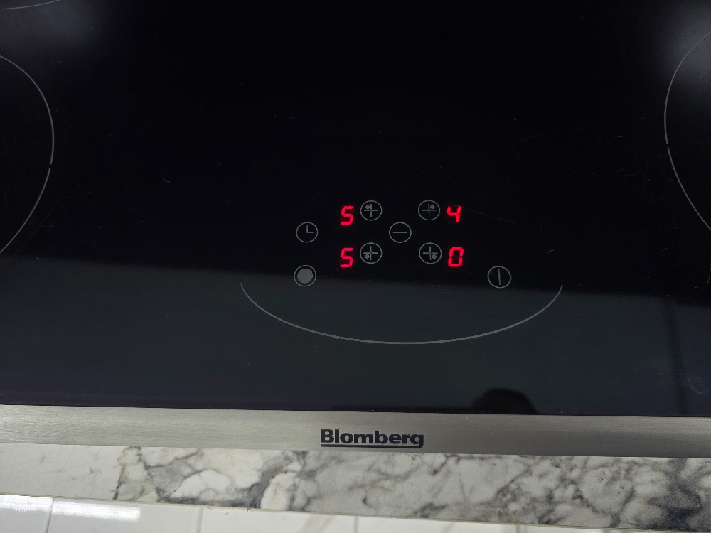 2. EL BLOMBERG CAM ENJEKSİYONLU ANKASTRE 4 GÖZLÜ OCAK