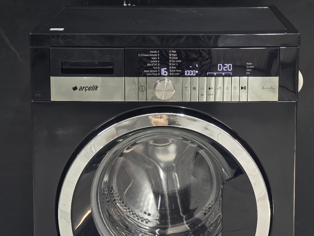 SIFIRLANMIŞ ARÇELİK SİYAH PIYANO SERİ 8 KG 1000 DEVİR ÇAMAŞIR MAKİNESİ