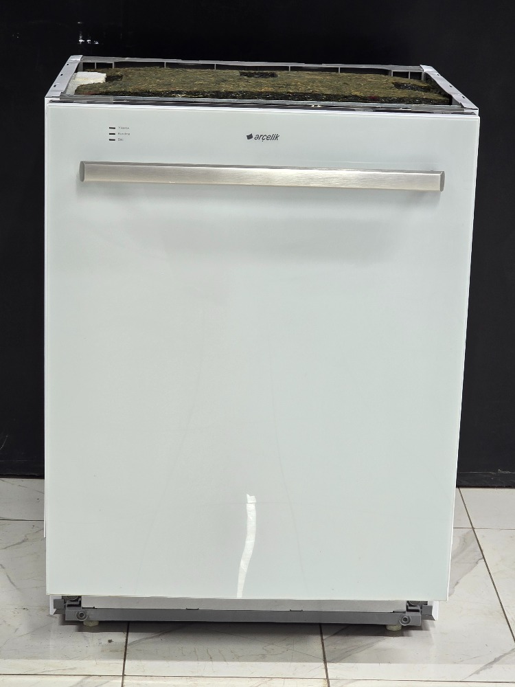 SIFIRLANMIŞ ARÇELİK BEYAZ CAM ANKASTRE 8 PROGRAMLI BULAŞIK MAKİNESİ