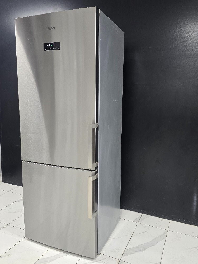 SIFIRLANMIŞ BEKO 520 LT INOX KOMBİ TİPİ NOFROST BUZDOLABI