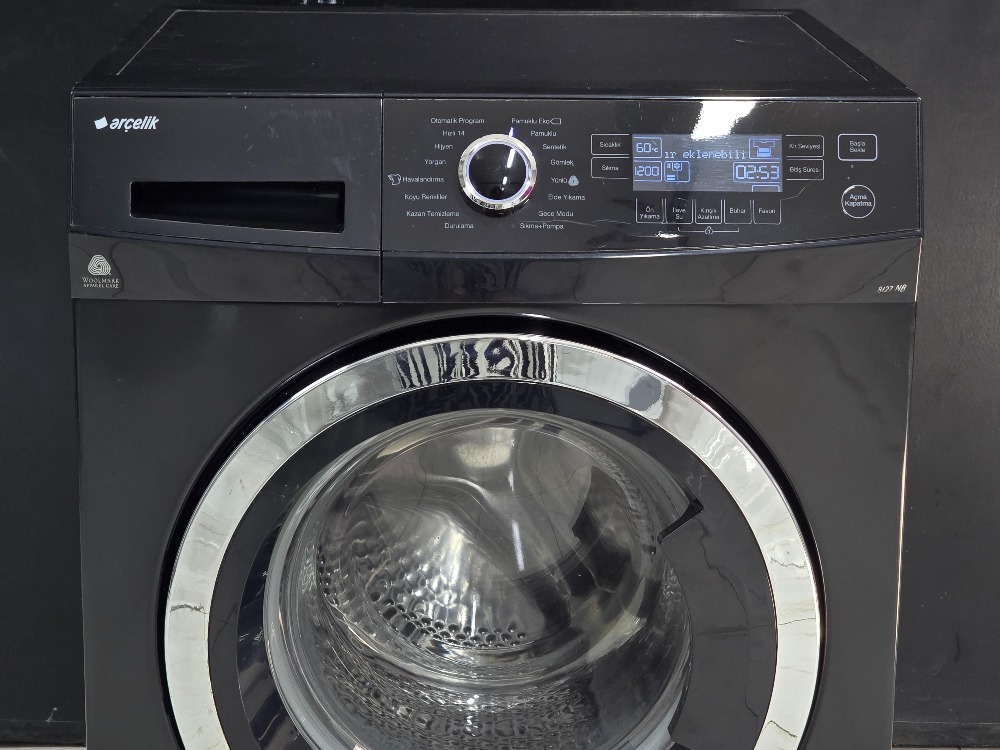 SIFIRLANMIŞ ARÇELİK SİYAH IN LOVE 8 KG 1200 DEVİR ÇAMAŞIR MAKİNESİ