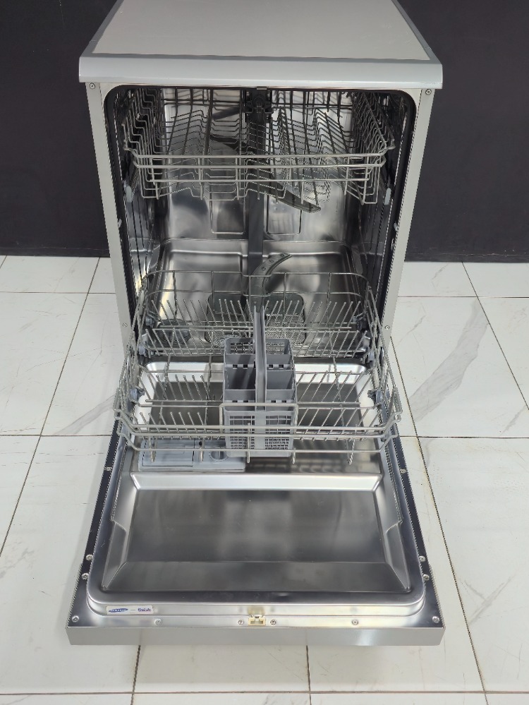 SAMSUNG DW60H3010FW/TR 3 PROGRAMLI GRİ BULAŞIK MAKİNESİ