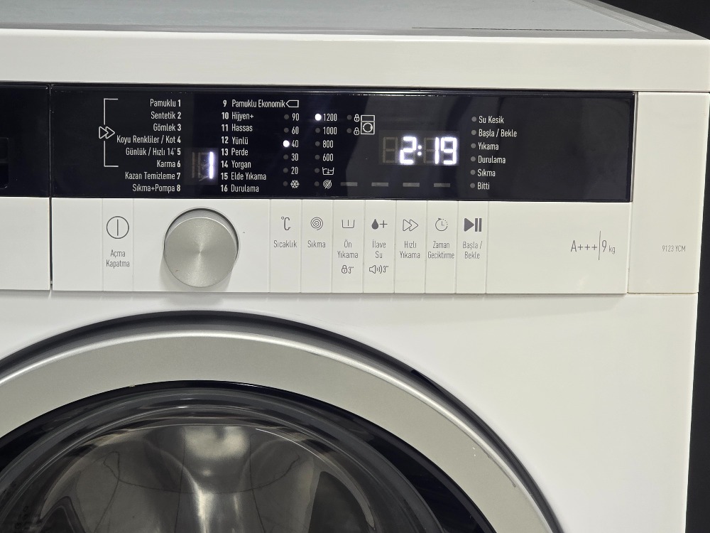 SIFIRLANMIŞ ARÇELİK PIYANO SERİ 9 KG 1200 DEVİR ÇAMAŞIR MAKİNESİ