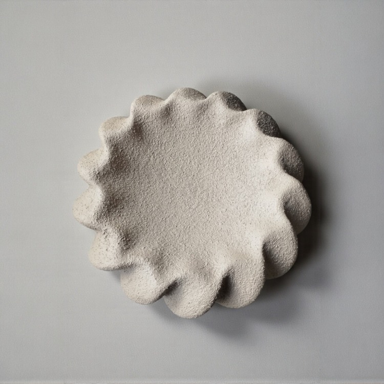 Wabi Sabi El Yapımı Dekoratif Kase | Dalgalı Ham Dokulu Orta Sehpa Objesi (26 cm)