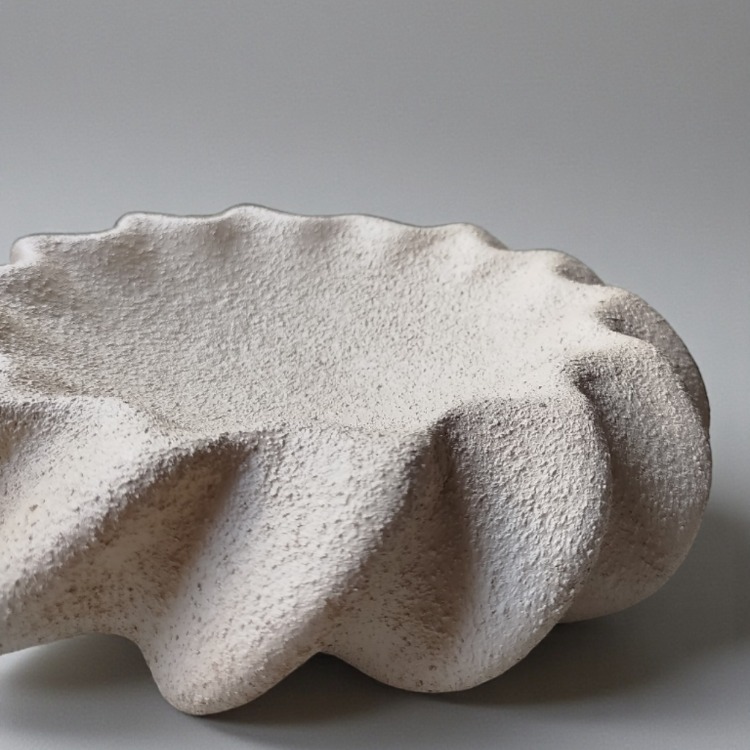 Wabi Sabi El Yapımı Dekoratif Kase | Dalgalı Ham Dokulu Orta Sehpa Objesi (26 cm)