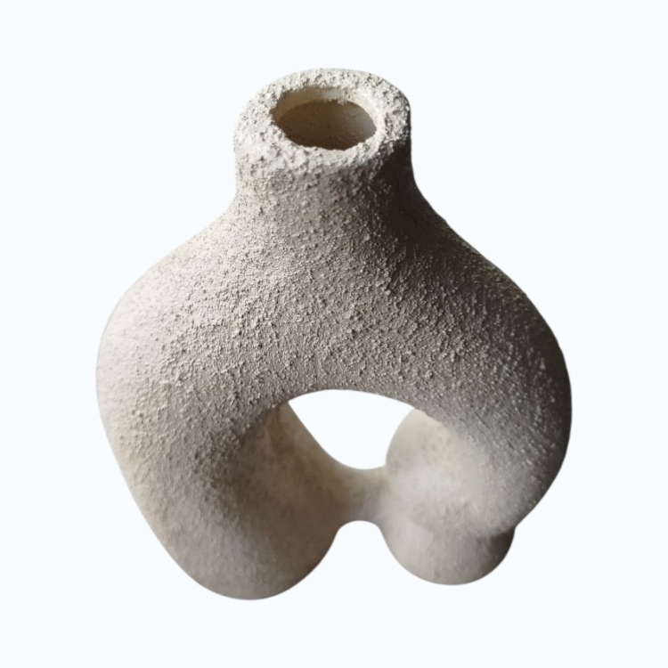 El Yapımı Dokulu Seramik Vazo – Modern Heykelsi Tasarım, Minimal & Bohem Dekor (31 cm)