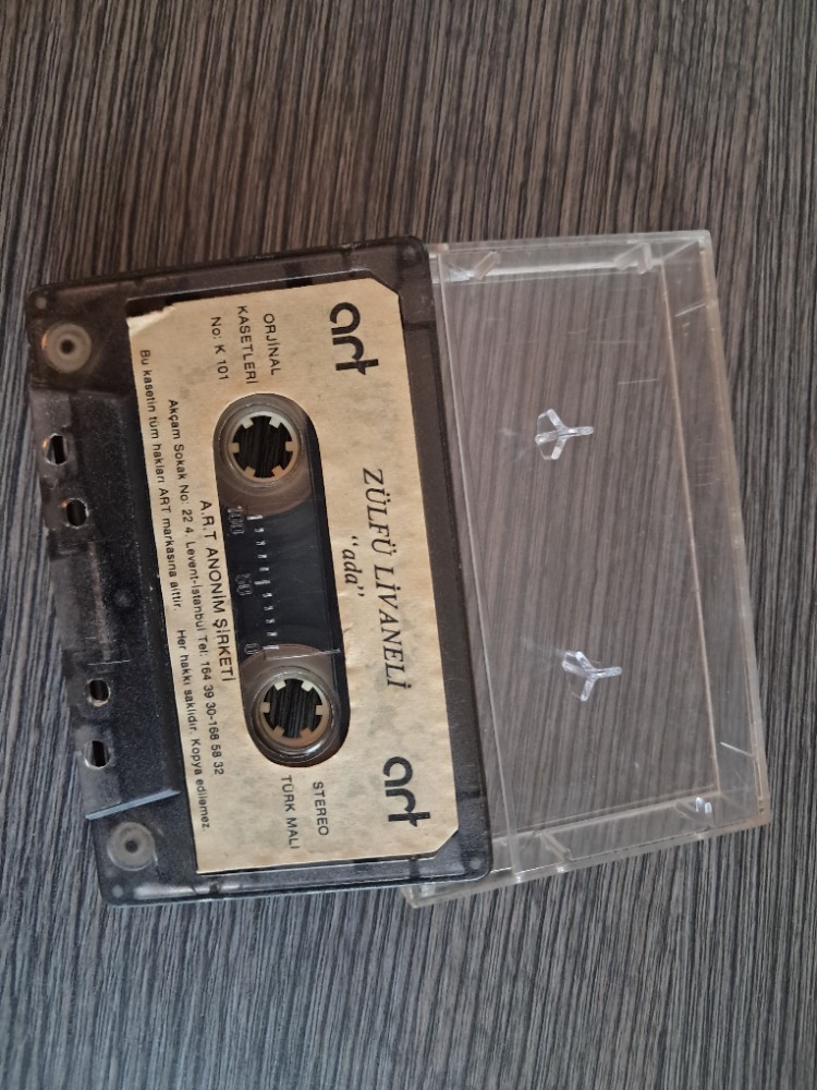 Zülfü Livaneli - ADA (Kaset)