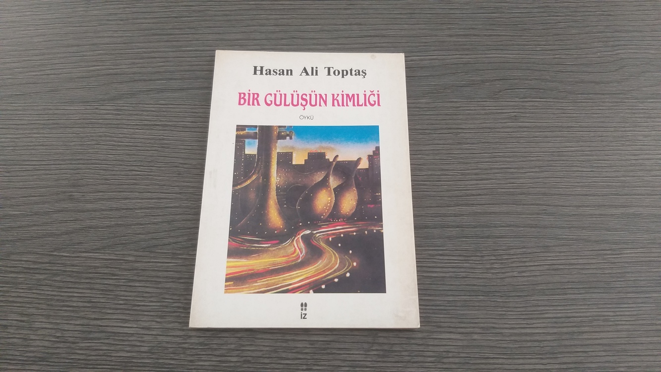 Hasan Ali Toptaş - Bir Gülüşün Kimliği (İmzalı)