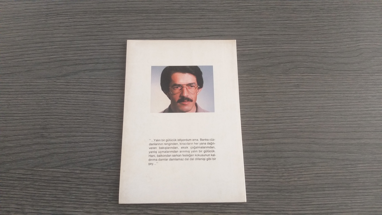 Hasan Ali Toptaş - Bir Gülüşün Kimliği (İmzalı)